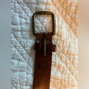 PMB101 - Eddie Bauer, Men's, Golden Brown Leather belt, 43" with gold buckle